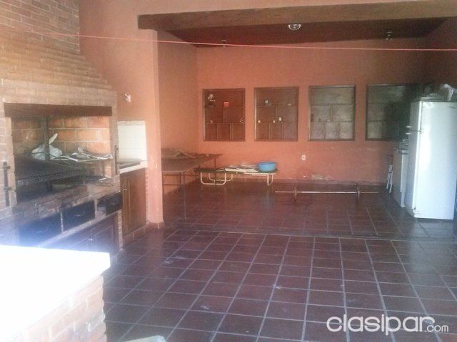 SE VENDE CASA A MEDIA CUADRA DE LA AVENIDA MARISCAL LOPEZ — foto 3