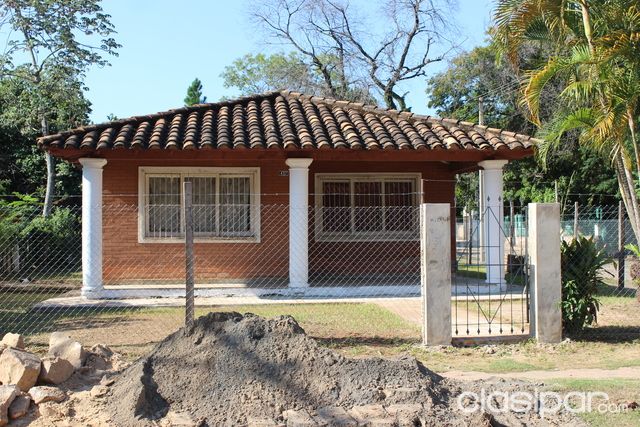 OFERTA!!! VENDO CASA EN ASUNCIÓN! a 100 mts. del Colegio Anne School con Red cloacal — foto 2