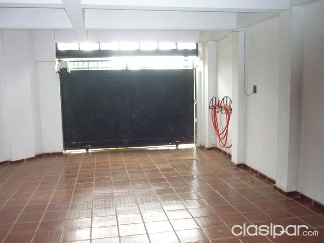 Residencia c pileta en MRA a 200 mts transchaco. Antes de la Expo — foto 2