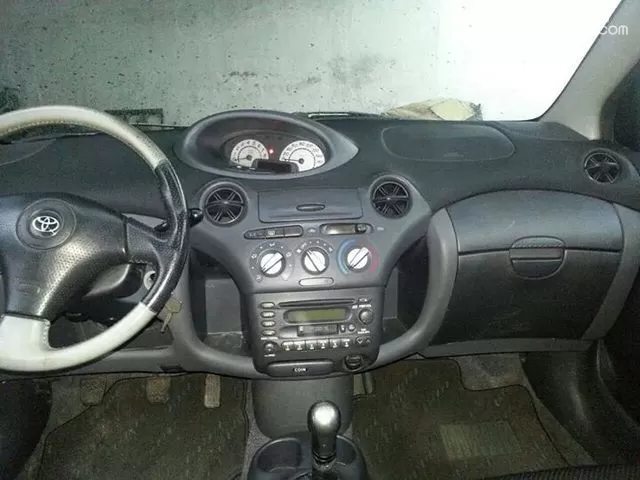 Toyota Vitz 2002 — foto 4