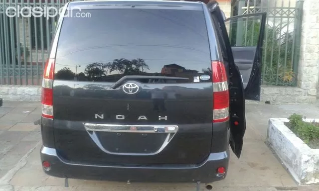 Toyota Noah 2003 — foto 3
