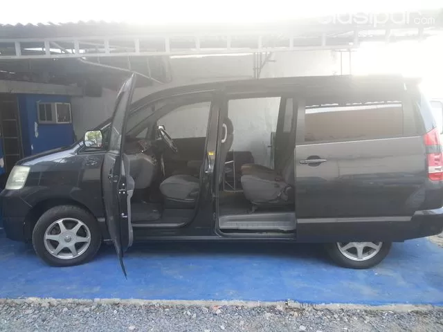 Toyota Noah 2003 — foto 4