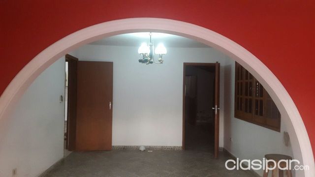 CASA EN BARRIO MBURUCUYA CON PISCINA — foto 2