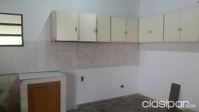 CASA EN BARRIO MBURUCUYA CON PISCINA — foto 3