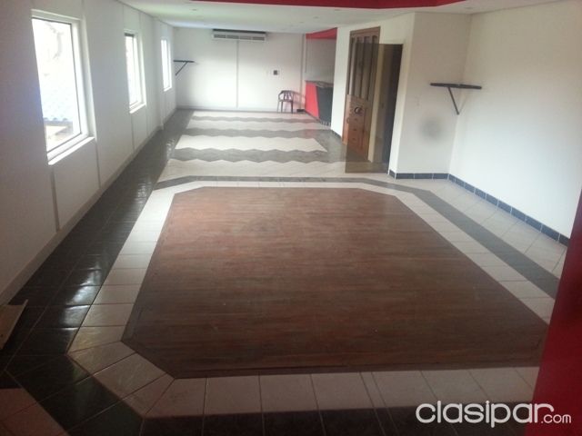 PRESTIGIOSA RESIDENCIA EN ESQUINA PARARESTAURANT O 20 OFICINAS A MAS! 4000 USD EN PLENO VILLA MORRA! — foto 2