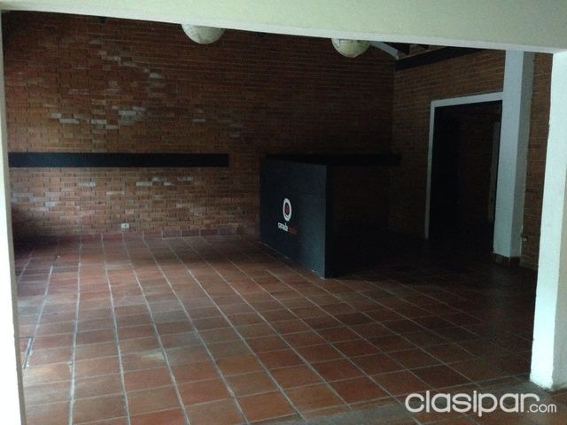 Alquiló amplio salón puede ser para oficina, boutique o restaurante barrio Villa Morra — foto 2