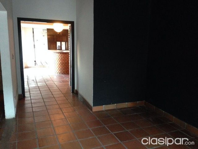 Alquiló amplio salón puede ser para oficina, boutique o restaurante barrio Villa Morra — foto 3
