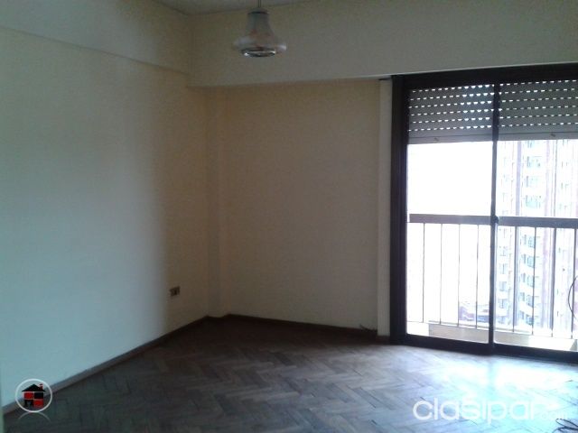 Amplio departamento en el micro centro con 3 Dormitorios y cochera propia — foto 3