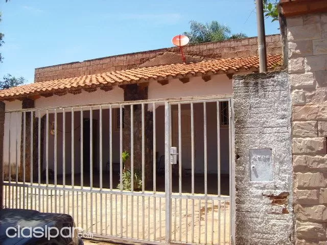 VENDO CASA A CUADRAS DE LA ESTACIÓN DEL TREN Y DEL CENTRO DE LUQUE — foto 2