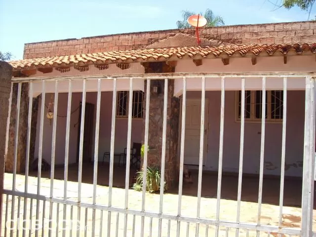 VENDO CASA A CUADRAS DE LA ESTACIÓN DEL TREN Y DEL CENTRO DE LUQUE — foto 3