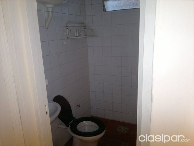 Doy en alquiler una pieza, con ventilador de techo, Tigo Tv, placard, baño privado y entrada independiente — foto 2