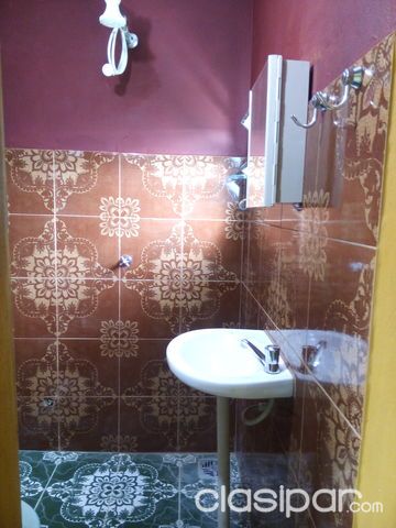 Departamento de un ambiente con un baño y una cocina pequeña — foto 3