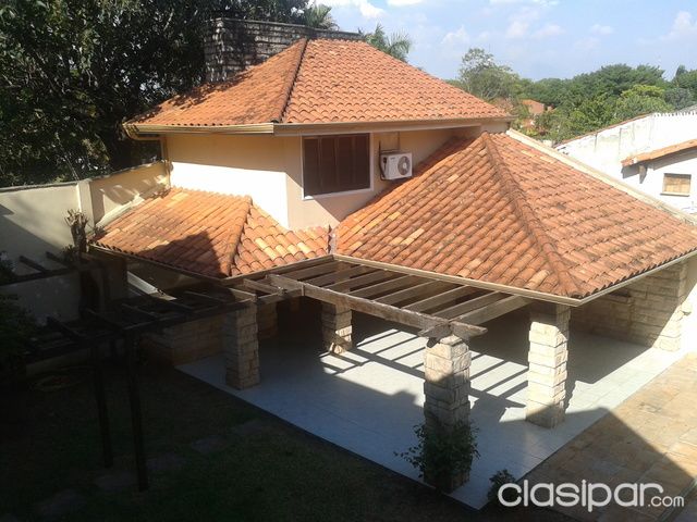 CASA EN VENTA. BARRIO LOS LAURELES — foto 2