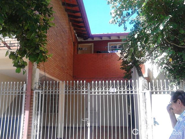 VENDO HERMOSA RESIDENCIA CON 4 DEPTOS. ZONA NAZARET — foto 2