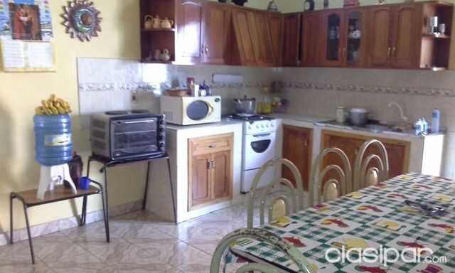 Casa con terraza y quincho — foto 3