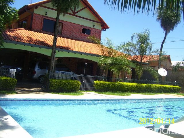 VENDO RESIDENCIA EN LOMA PYTA, ASUNCION, 200 mts DE LA TRANSCHACO — foto 2