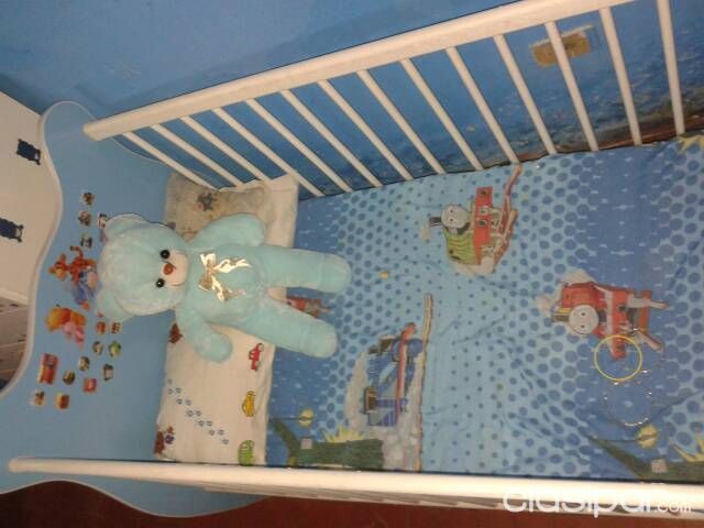 Vendo cuna con mueble y andador — foto 3