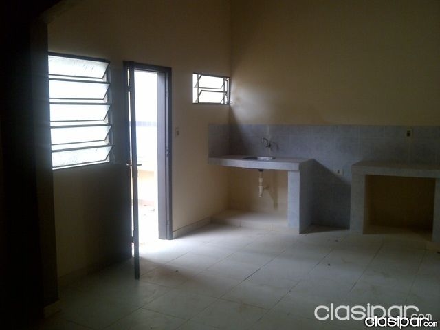 SE ALQUILA CASA A MEDIA CUADRA DE HERRERA — foto 3