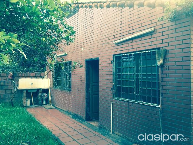 VENDO CASA CON SALÓN COMERCIAL — foto 2