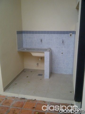 SE ALQUILA CASA A MEDIA CUADRA DE HERRERA — foto 3