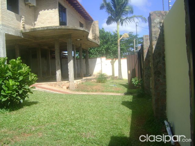 VENDO CASA DE DOS PISOS CON QUINCHO- SAN LORENZO A CUADRAS DE LEOPARDI Y AVELINO MARTINEZ OFERTA UNICA — foto 2