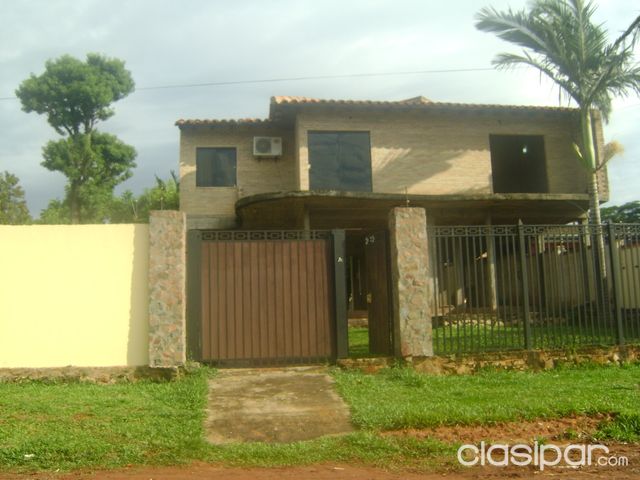 VENDO CASA DE DOS PISOS CON QUINCHO- SAN LORENZO A CUADRAS DE LEOPARDI Y AVELINO MARTINEZ OFERTA UNICA — foto 3