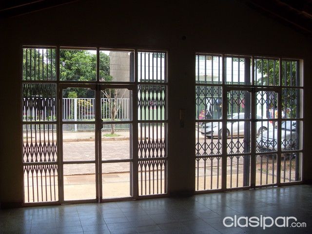 ALQUILO SALON COMERCIAL EN PLENO CENTRO DE LA CIUDAD DE CAAGUAZU — foto 2