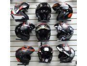 Cascos rebatibles con lente paea sol incorporados.