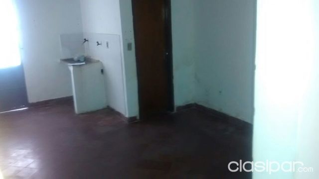 CASA PEQUEÑA GS. 800MIL ZONA MERCADO 4 — foto 3