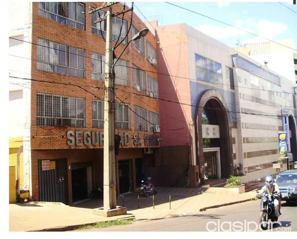 Edificio en plena zona comercial de ciudad del este, km2 sobre la avda. san blas — foto 2