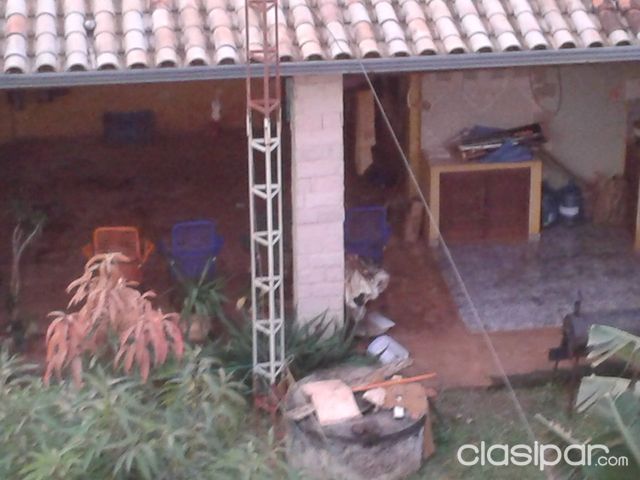 VENDO UNA CASA CON 2 SALONES COMERCIALES — foto 2