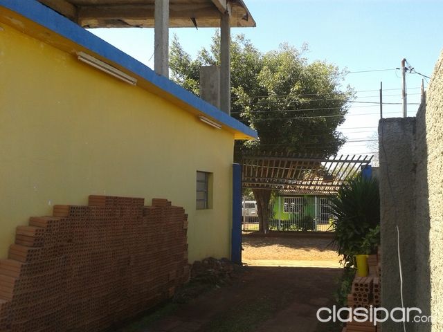 VENDO UNA CASA CON 2 SALONES COMERCIALES — foto 3