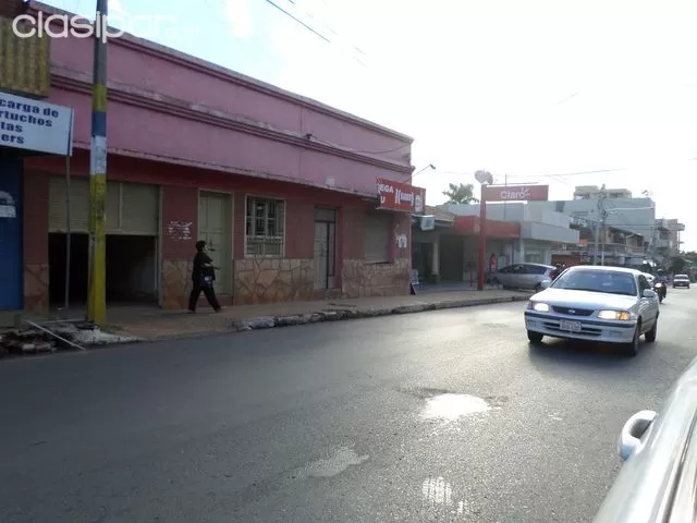 !!!! LUQUE- OPORTUNIDAD UNICA-EXELENTE INVERSION, V ENDO CASA PARA GRANDES ENPRENDIMIENTOS-FRENTE MISMO A LA PLAZA MARISCAL LOPEZ — foto 2