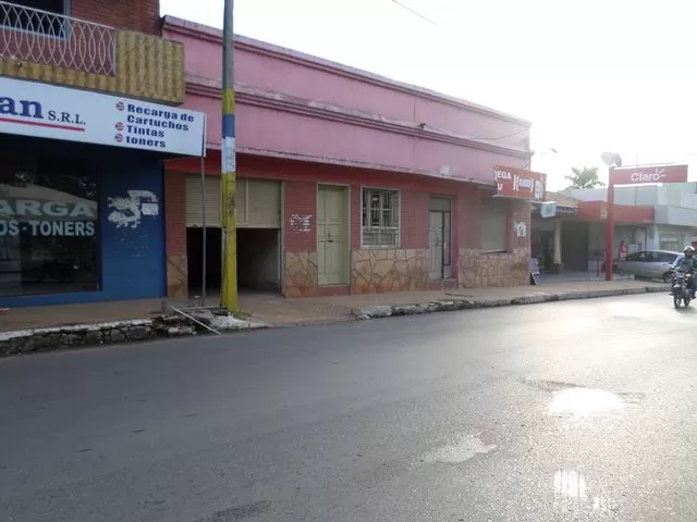LUQUE -CASA CENTRO.FRENTE A LA PLAZA MCAL LOPEZ PEGADO A ITAU BANCO — foto 2