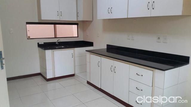 Hermosa casa en esquina!! Ideal para VIVIENDA y OFICINA!! — foto 2