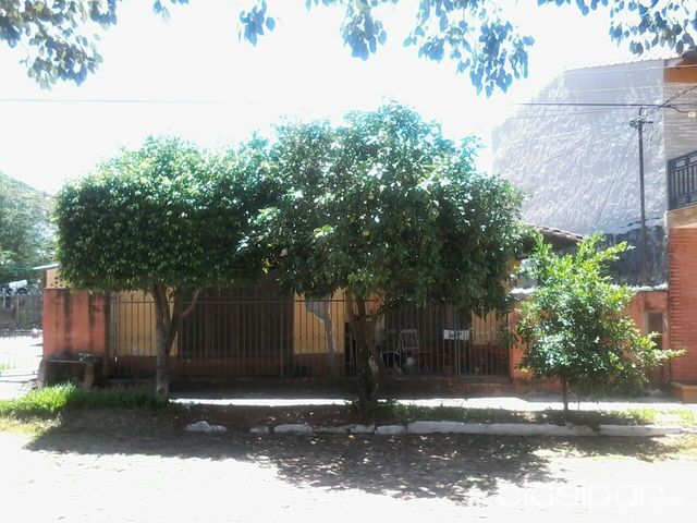 ¡¡¡O F E R T A!!! Vendo casa grande en Fdo. de la Mora Zona Norte, a 3 calles de Mcal. López — foto 2