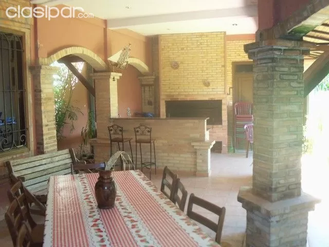 ELEGANTE RESIDENCIA ZONA MCAL LOPEZ Y SAN MARTIN — foto 3