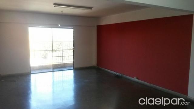 VENDO DEPARTAMENTO DE 2 AMBIENTES EN PLENO CENTRO DE ENCARNACION. — foto 3