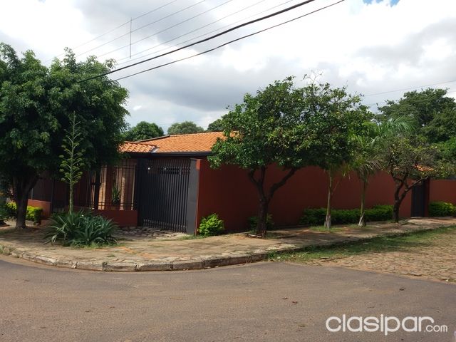 ¡Remato hermosa casa en Lambaré sobre Asfalto, terreno de 12x30 (esquina)! — foto 2