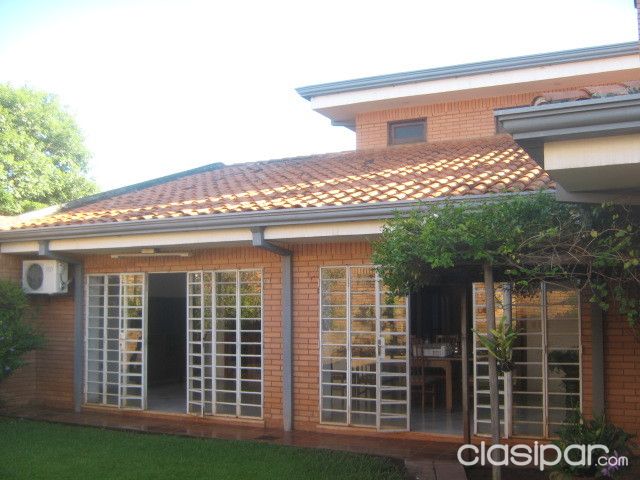 SEMINARIO - ELEGANTE Y AMPLIA RESIDENCIA PARA VIVIENDA O USO CORPORATIVO — foto 2
