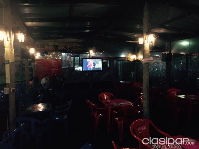 Hermosa lomiteria con césped sintetico y juegos varios — foto 2