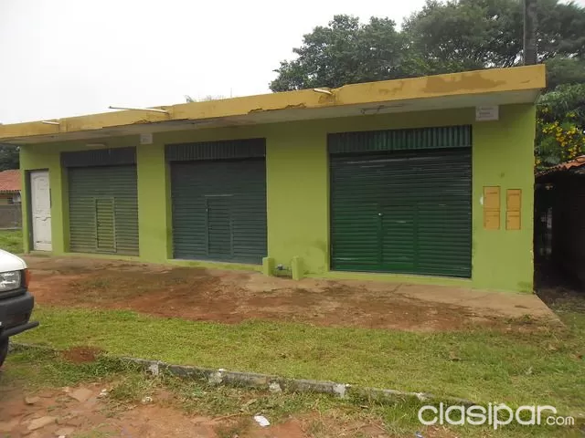 TERRENO CON TRES SALONES COMERCIALES — foto 2