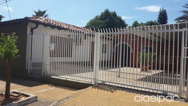 Vendo o alquilo casa con dpto independiente en fernando de la mora zona sur a pasos del supermercado pueblo — foto 2