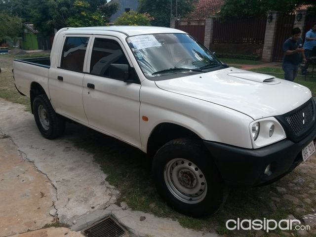 VENDO-Camioneta Mitsubishi L200 DC 4X4 GL TURBO- AÑO 2009, CON DOCUMENTOS. — foto 2