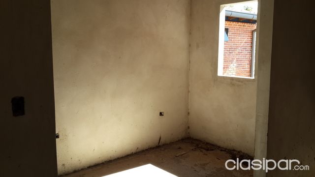 Vendo DUPLEX, sobre doble avda. Von Polesky, Gs. 250.000.000!! — foto 3