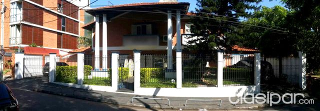 VENDO HERMOSA RESIDENCIA A DOS CUADRAS DE LA RECOLETA — foto 2