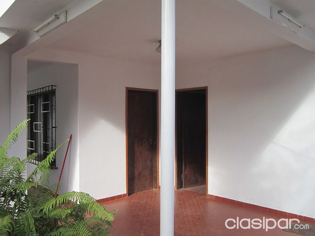VENDO CASA EN INMEJORABLE UBICACIÓN — foto 2