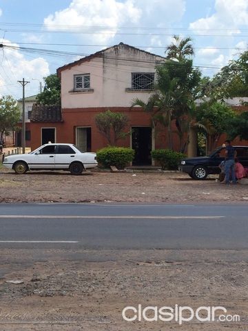 VENDO CASA EN CARAPEGUA, ZONA COMERCIAL. — foto 2