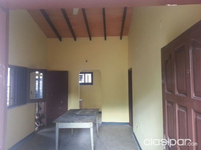 Casa Confortable en buen estado Zona lambare — foto 3