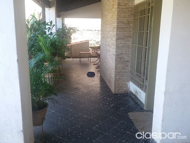 VENDO CASA EN SAJONIA A 100MTS, DE LA AV.C.A.LOPEZ — foto 2